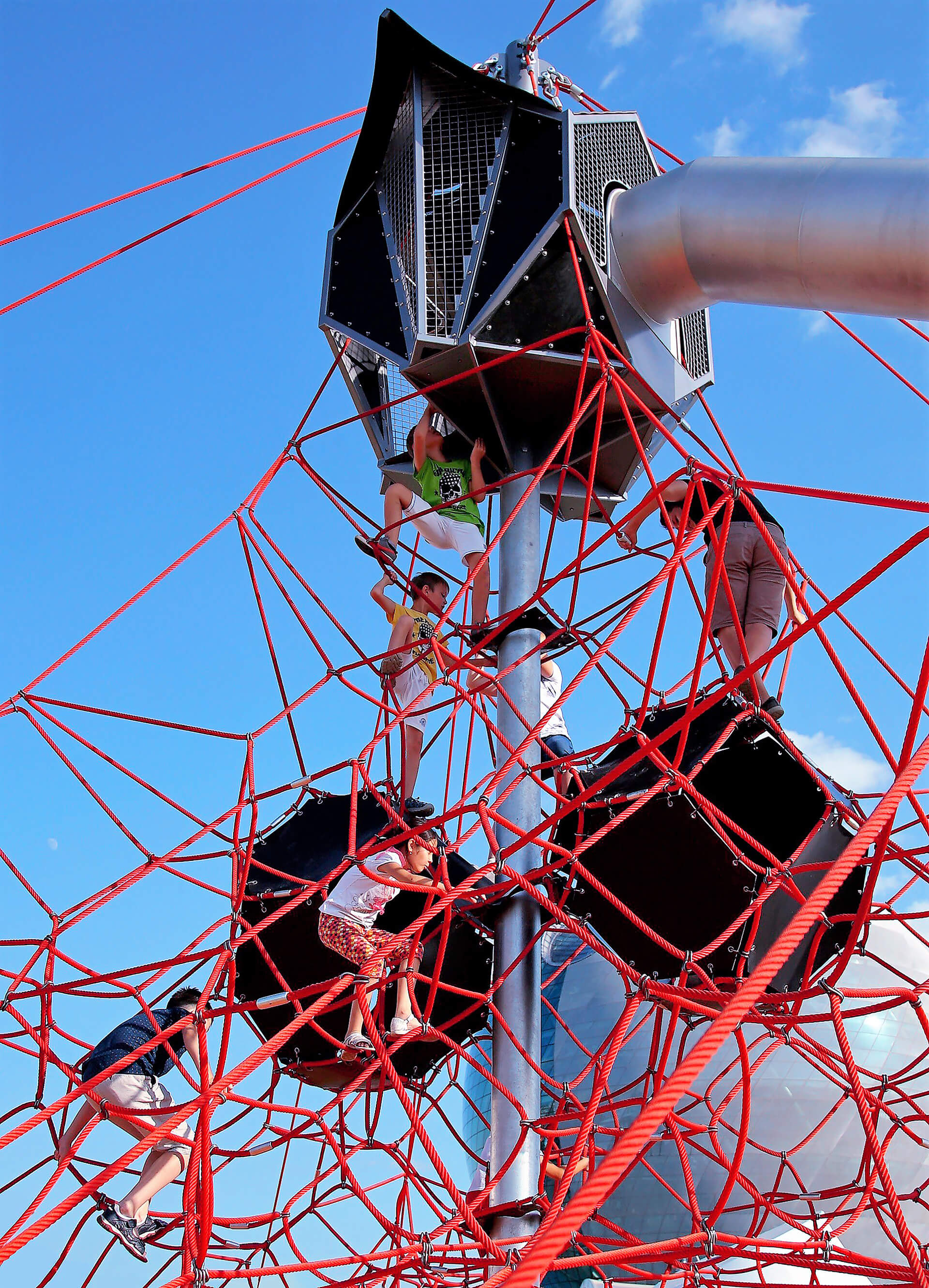 Giant Spacenet with Cabin