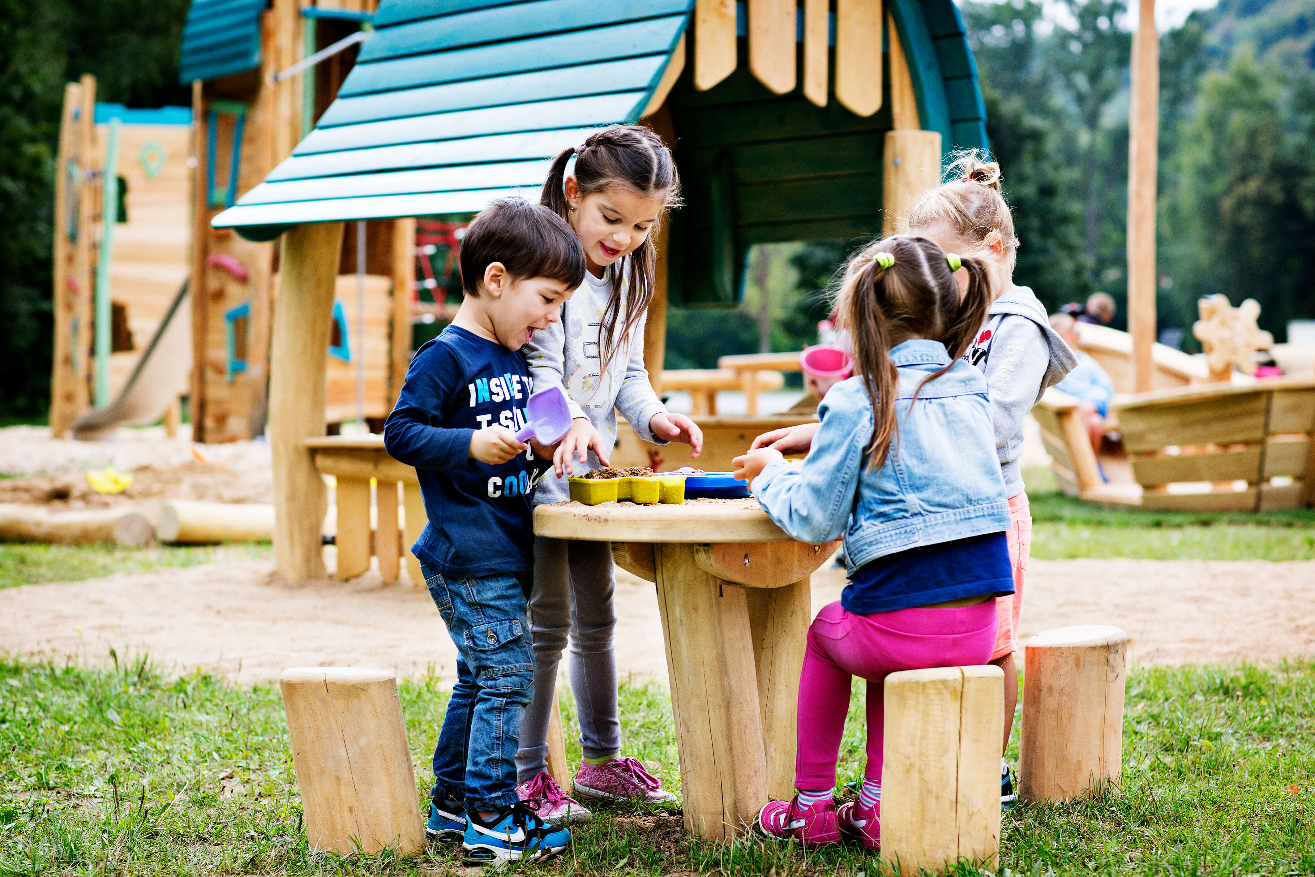Kids Table with 4 Sitting Poles