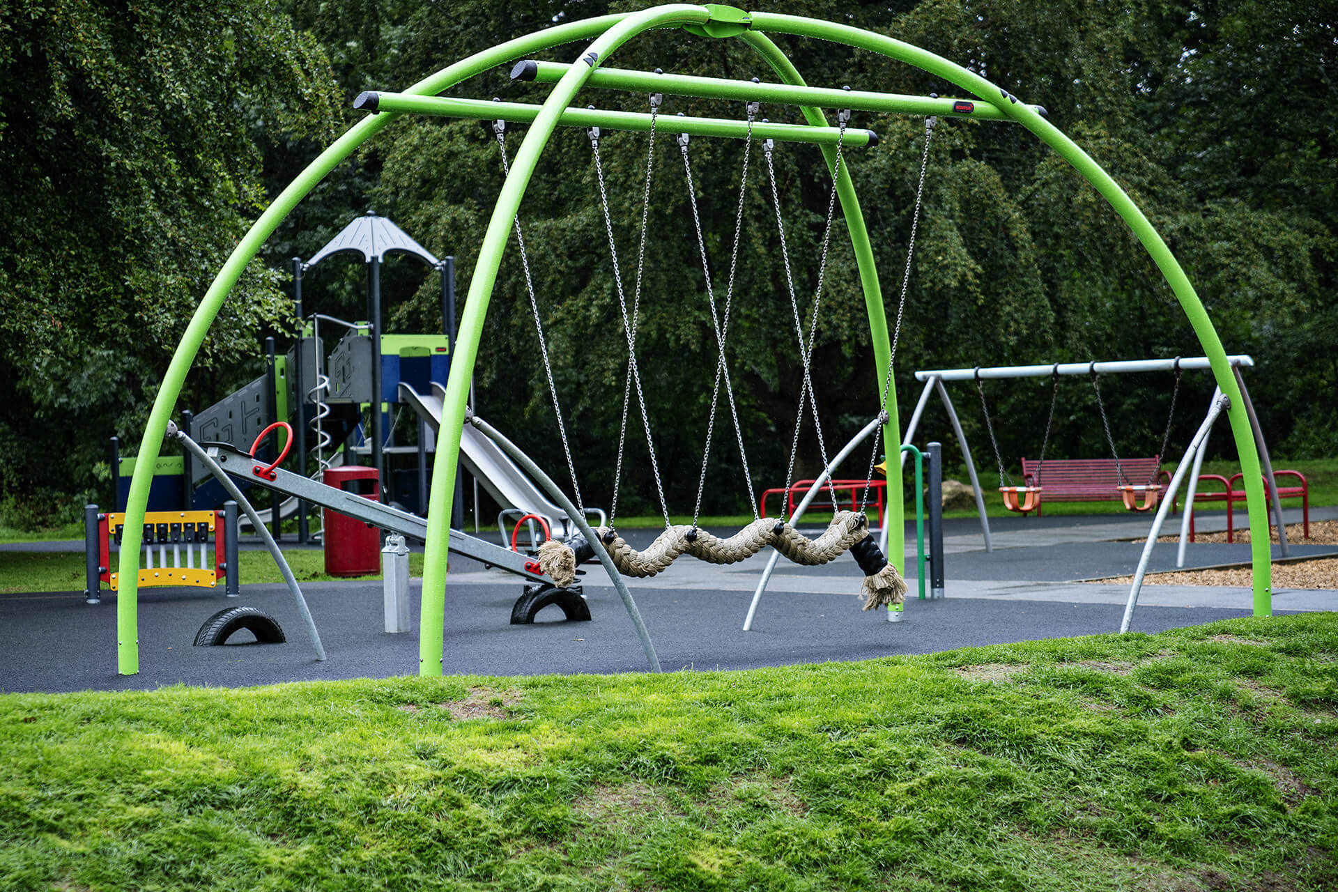 Giant CocoWave Swing